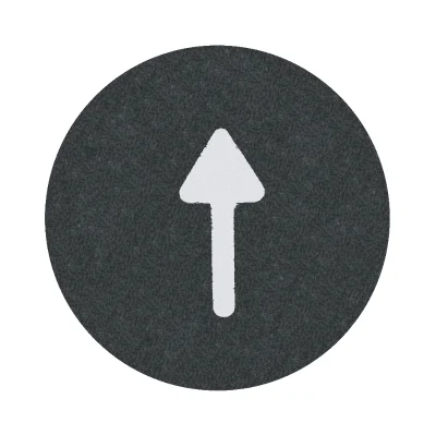 Кнопочный шильдик "стрелка вверх", черный